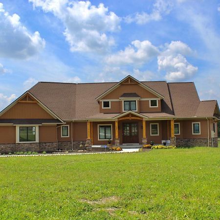 Purple Skies Homestead North Royalton Exterior photo